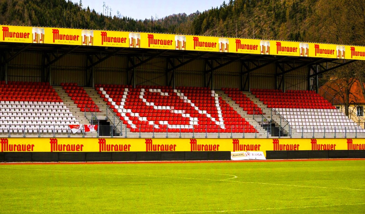 Öffentliches Fantreffen mit den Spielern des KSV 1919 unter der Murauer Tribüne